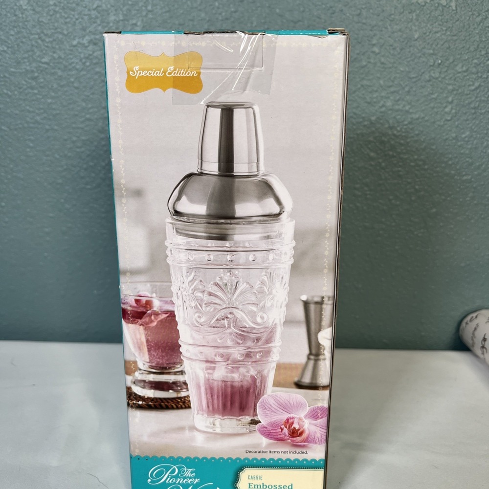 New- The Pioneer Woman Cassie Embossed Cocktail Mixer  Clear‎ -Special Edition